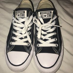 Black low top converse